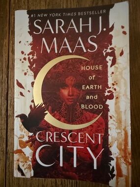 Crescent City - House of Earth and Blood by Sarah J. Maas
